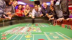 Tim profesional komodo4d di studio live-dealer dengan teknologi streaming berkualitas tinggi